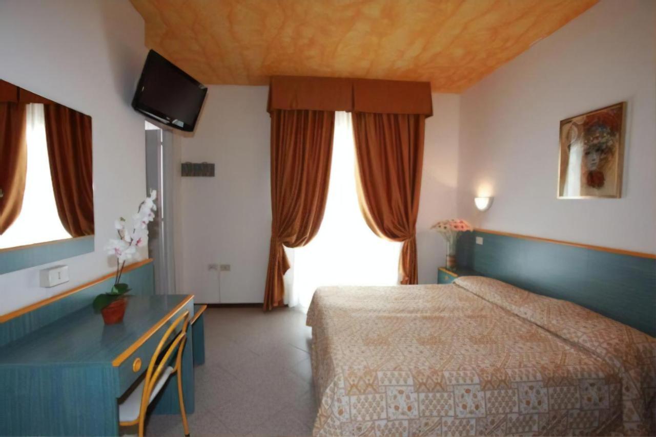 Hotel Storione リド・ディ・イエゾロ エクステリア 写真